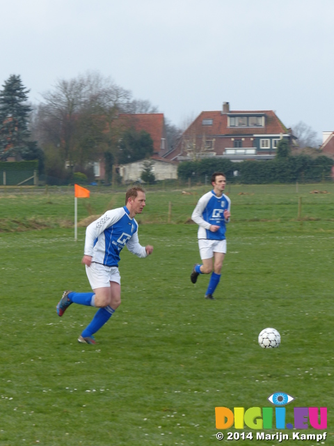 FZ001572 Pepijn voetballen